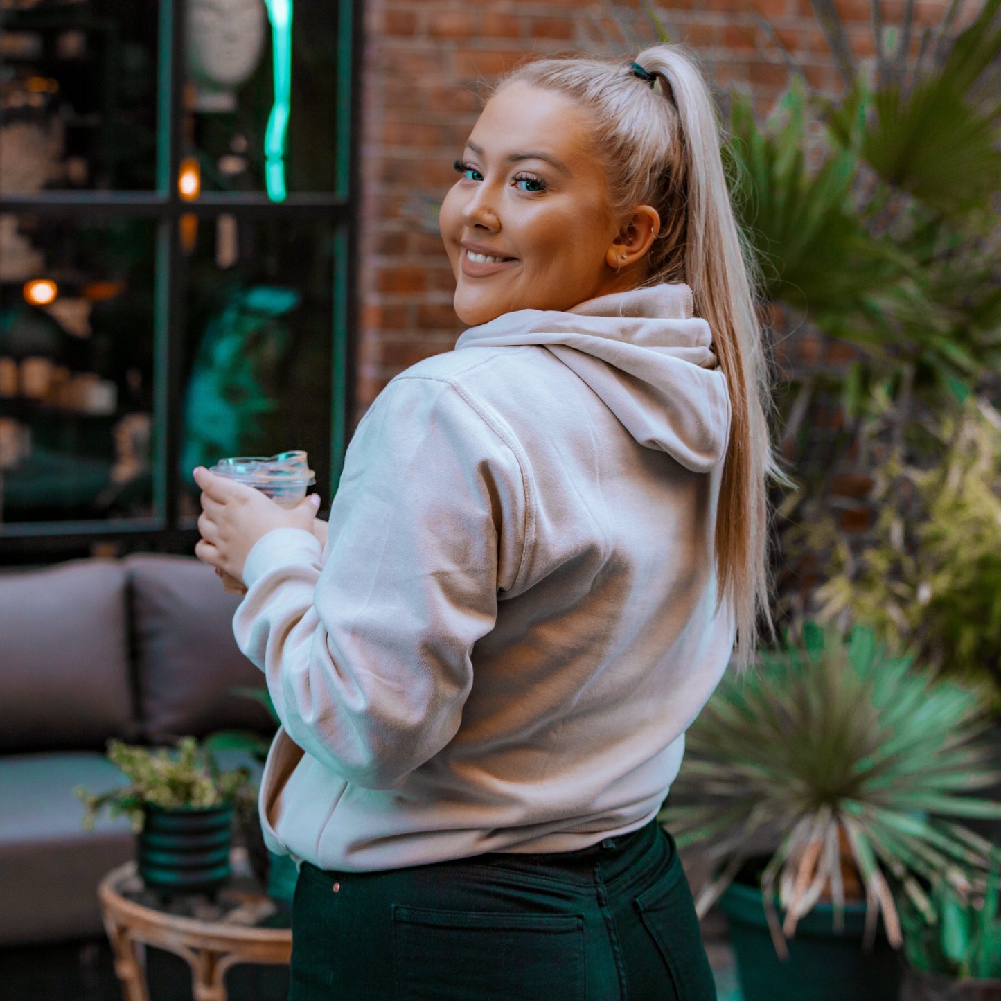 VICTORIA SKAU | HOODIE | RÊVEUSE