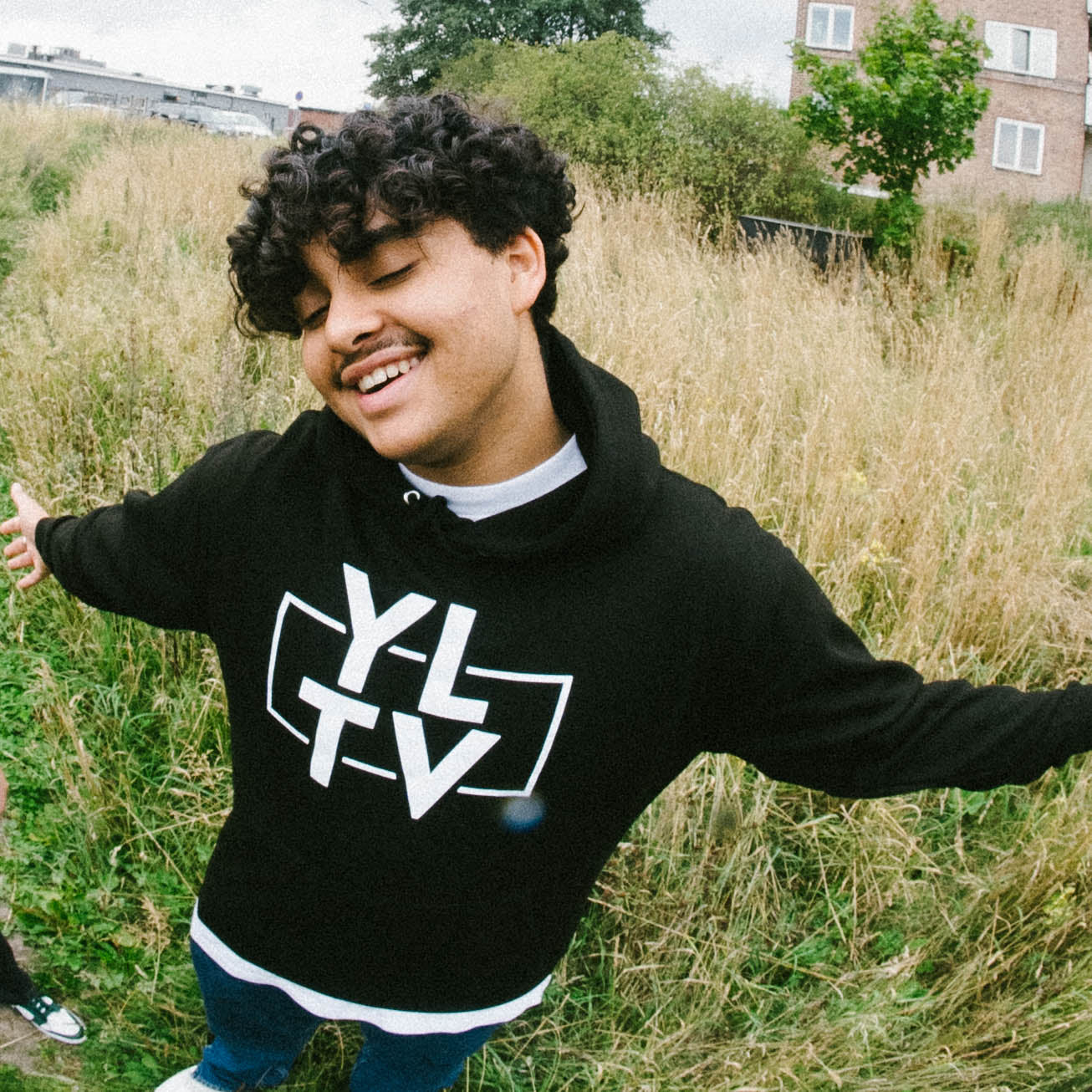 YLTV | HOODIE